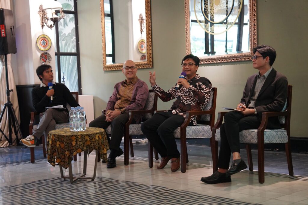 Editor in Chief Narasi TV Zen RS, Equities Specialist DBS Group Research